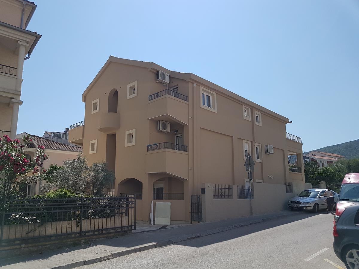 Apartments And Rooms Lijesevic ブドヴァ エクステリア 写真